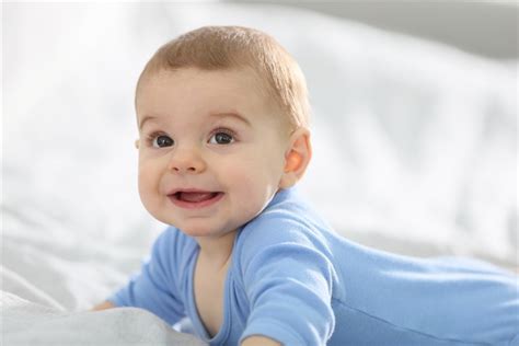 9 aylik bebek kac saat uyanik kalabilir